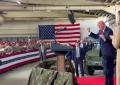 Trump balla la Trump dance sulle note di Ymca a Fort Bragg (North Carolina)