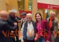 90esimo compleanno per Achille Occhetto, abbraccio e foto con la segretaria Pd Schlein