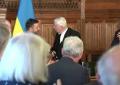 Standing ovation per Zelensky al Parlamento del Regno Unito