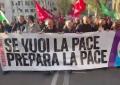 Striscione di Avs 'Se vuoi la pace prepara la pace' alla manifestazione No Kings a Roma