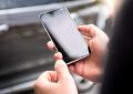 La tecnologia al paradosso nell'era "green": gli aggiornamenti delle app fanno buttare via milioni di cellulari ancora sani per farci comprare