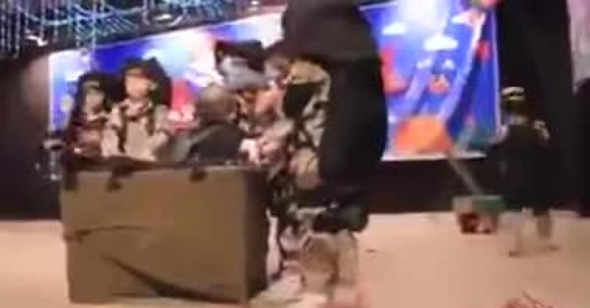gaza recita di fine anno in scuola elementare zeitoun bambini palestinesi travestiti da miliziani di hamas simulano cattura soldati idf video
