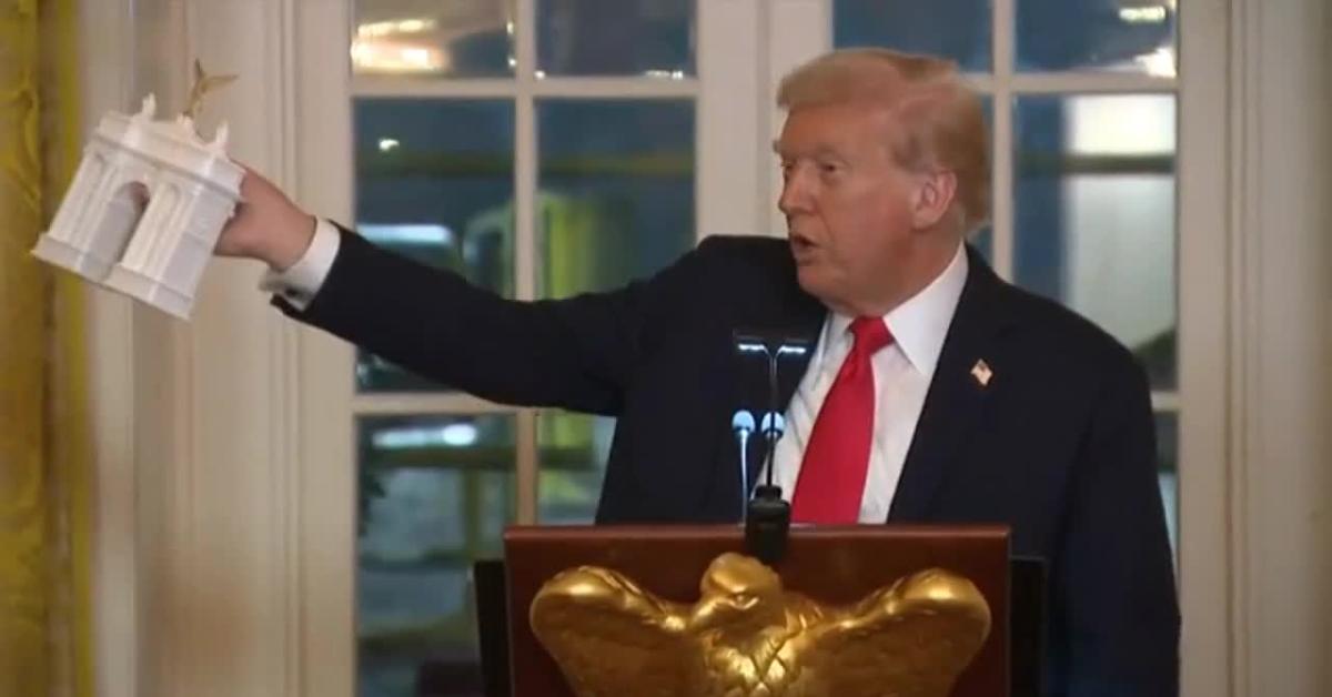 Usa, tycoon spinge per costruzione “Arc de Trump” davanti al Lincoln Memorial a Washington, opera finanziata da “investitori privati” VIDEO Usa, tycoon spinge per costruzione “Arc de Trump” davanti al Lincoln Memorial a Washington, opera finanziata da “investitori privati” VIDEO