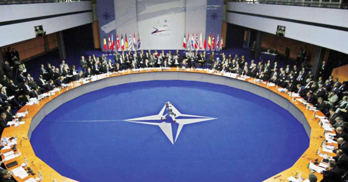 Nato, vertice dei ministri della Difesa a Evere, sul tavolo rafforzamento misure contro "nemico inesistente" russo, Rutte: "Droni? Non sempre da abbattere"