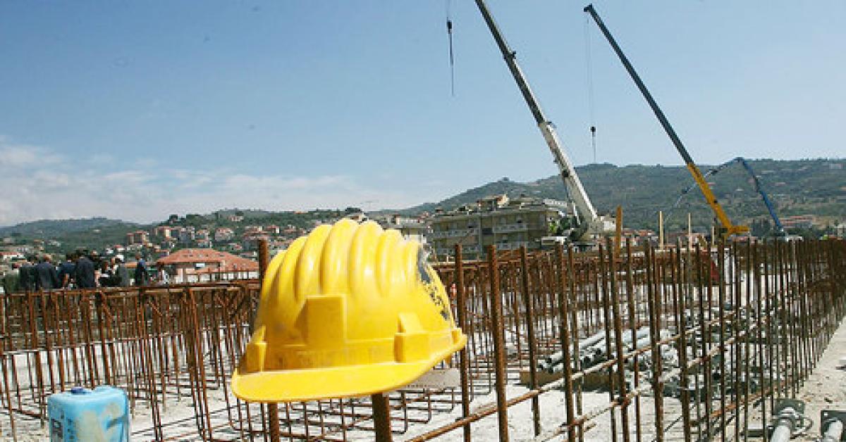 veternigo ve morti due operai caduti in fossa biologica presso abitazione privata inail 495 denunce di decessi sul lavoro nel 2025