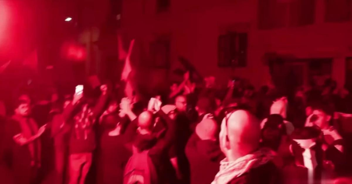 Udine, 10mila pro Pal fuori da stadio Friuli per match Italia Israele, idranti e lacrimogeni contro i manifestanti, 15 fermati, 3 feriti VIDEO Udine, 10mila pro Pal fuori da stadio Friuli per match Italia Israele, idranti e lacrimogeni contro i manifestanti, 15 fermati, 3 feriti VIDEO