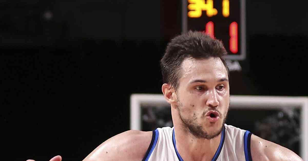 Basket, Danillo Gallinari annuncia il ritiro a 37 anni: "Viaggio incredibile che porterò sempre con me, una carriera che ho sempre sognato" Basket, Danillo Gallinari annuncia il ritiro a 37 anni: "Viaggio incredibile che porterò sempre con me, una carriera che ho sempre sognato"