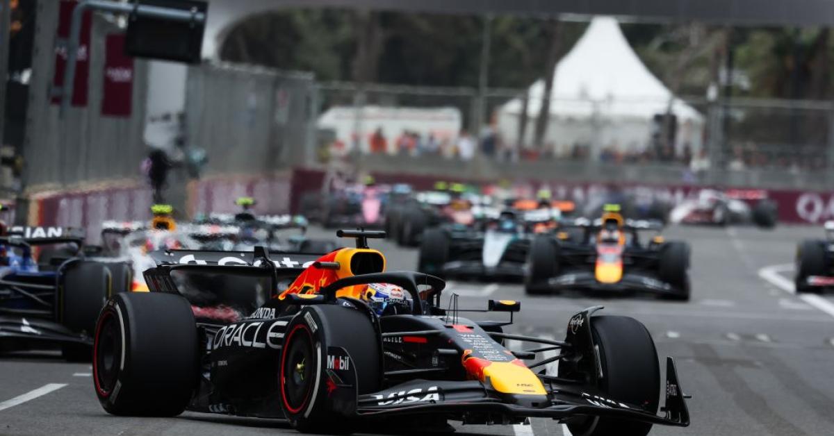 Verstappen trionfa in Azerbaijan, out il leader Piastri