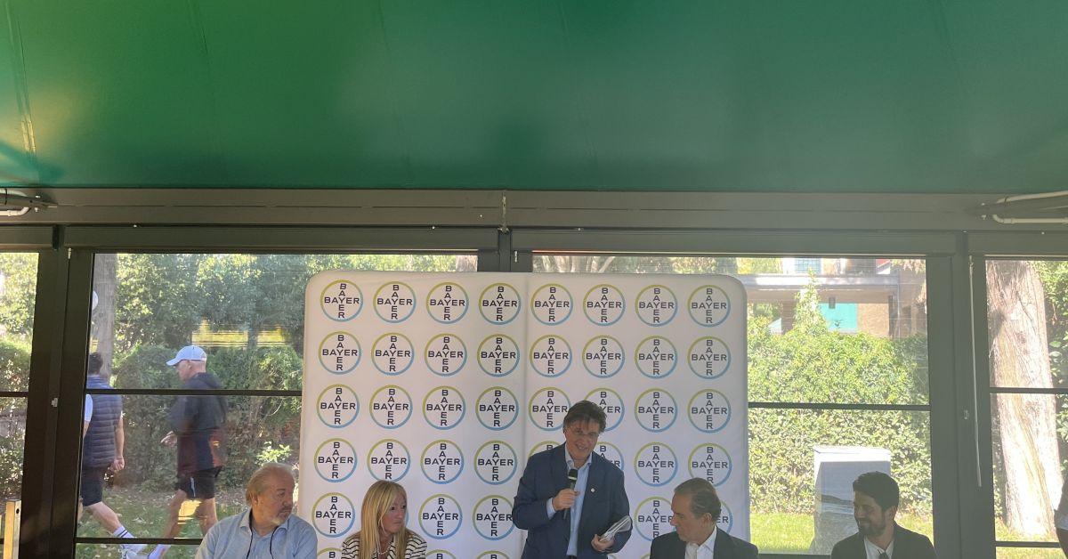 Tumore prostata, Bayer Italia porta la prevenzione sul campo da padel