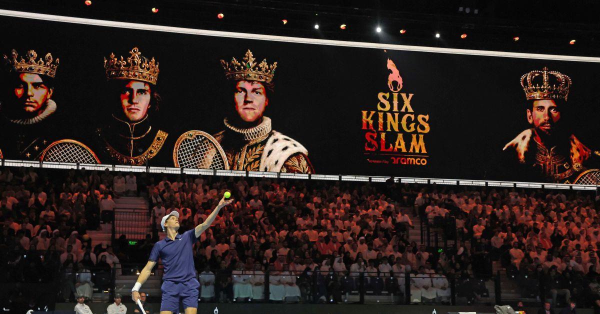 Sinner batte Alcaraz in finale e vince il "Six Kings Slam" Sinner batte Alcaraz in finale e vince il "Six Kings Slam"