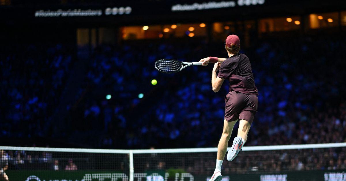 sinner schiaccia zverev e vola in finale a parigi indoor