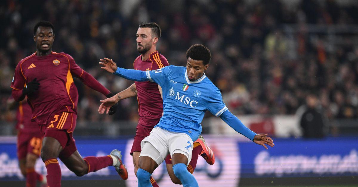 Vittoria e sorpasso, il Napoli vince 1 0 a Roma e torna in vetta Vittoria e sorpasso, il Napoli vince 1 0 a Roma e torna in vetta