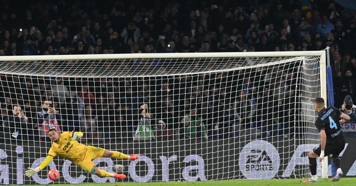 Napoli ai quarti di Coppa Italia, il Cagliari si arrende ai rigori Napoli ai quarti di Coppa Italia, il Cagliari si arrende ai rigori