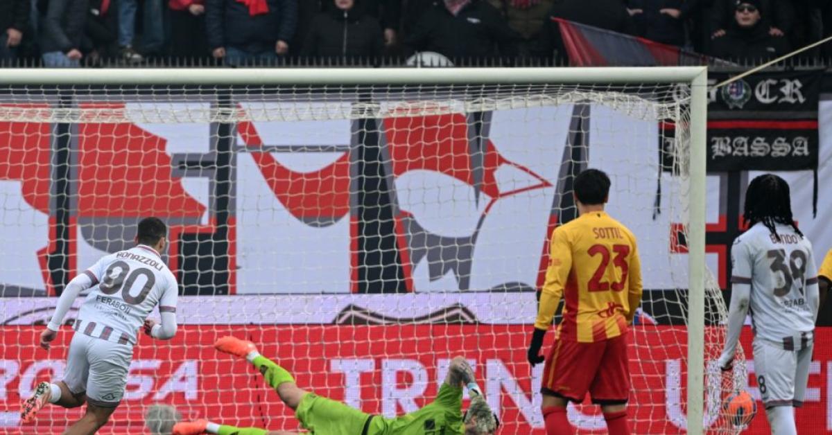 Bonazzoli Sanabria, la Cremonese batte il Lecce 2 0 Bonazzoli Sanabria, la Cremonese batte il Lecce 2 0