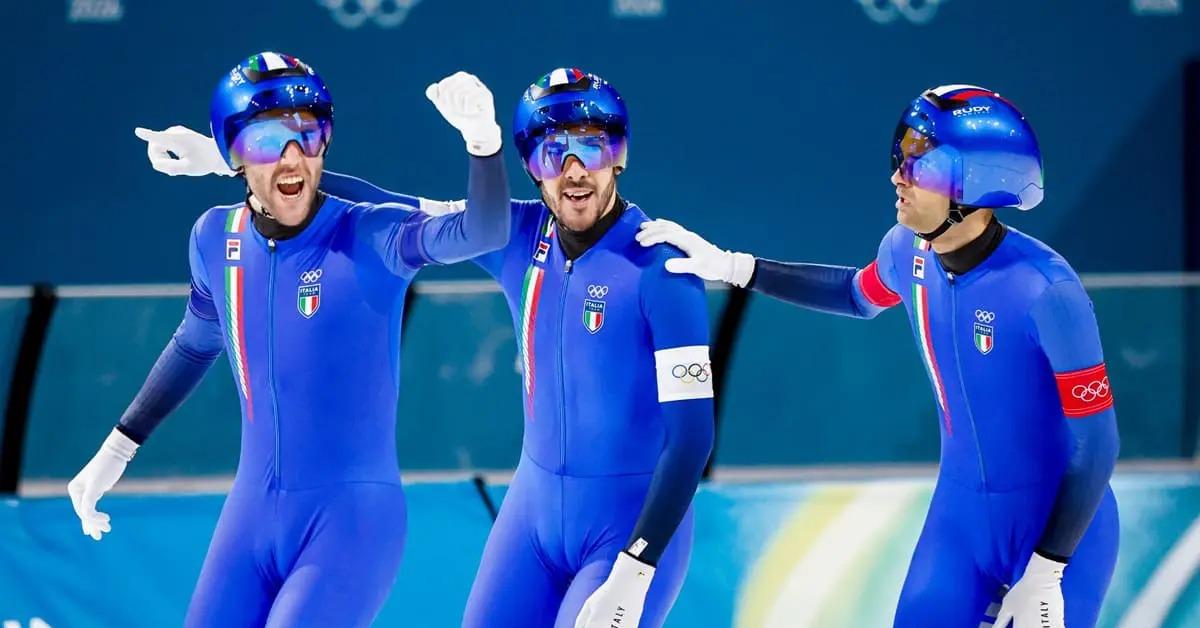 milano cortina italia d  oro nel pattinaggio d  inseguimento a squadre maschile  ghiotto giovannini e malfatti battono usa 24176 medaglia azzurra