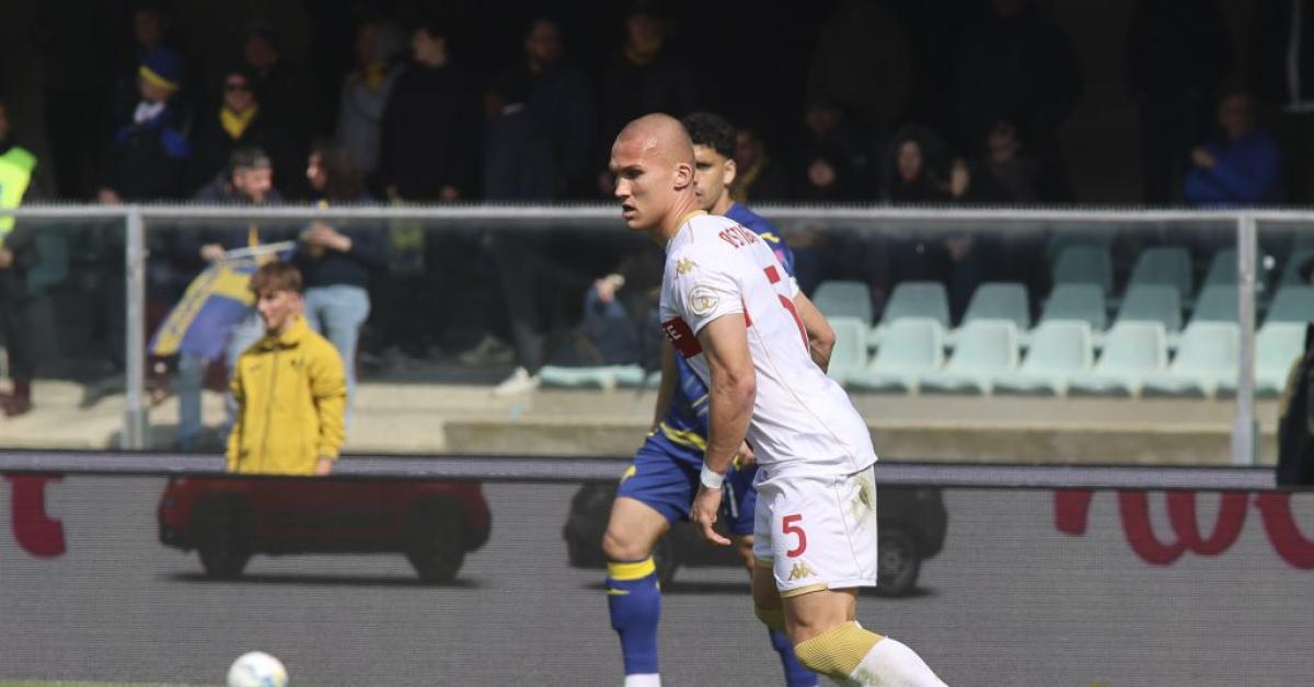 Verona Genoa 0 2, Vitinha e Ostigard firmano un colpo salvezza Verona Genoa 0 2, Vitinha e Ostigard firmano un colpo salvezza