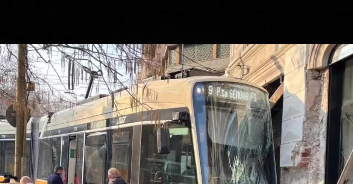 milano tram linea 9 deraglia e finisce contro un palazzo a porta venezia 1 morto e 40 feriti 2 gravi video da Ilgiornaleditalia.it milano tram linea 9 deraglia e finisce contro un palazzo a porta venezia 1 morto e 40 feriti 2 gravi video