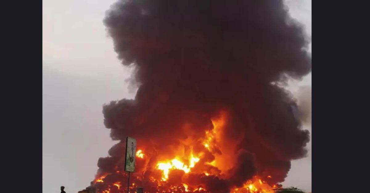 Yemen, 12 raid aerei israeliani contro porto Hodeidah sul Mar Rosso, Katz avverte: "Houthi pagheranno prezzo doloroso per loro terrorismo"   VIDEO
