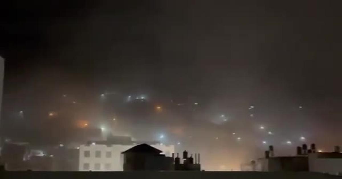 cisgiordania operazione notturna idf a qabatiya lanciati lacrimogeni nei quartieri centinaia di palestinesi arrestati e un morto video