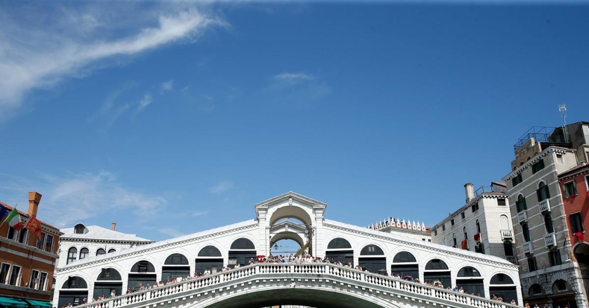 venezia 22enne aggredito con coltello da britannici di 19 e 21 anni dopo lite per futili motivi arrestati per tentato omicidio