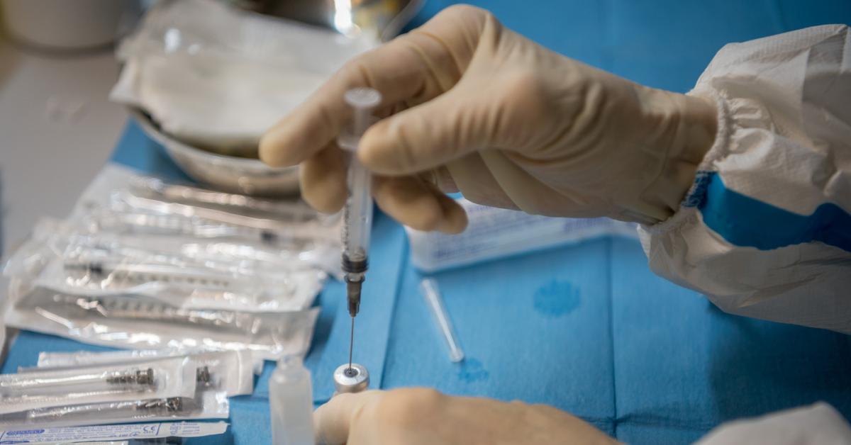 vaccino covid oltre 5mila casi di mielite trasversa invalidante dopo dosi astrazeneca pfizer e moderna la testimonianza di pazienti sopravvissuti