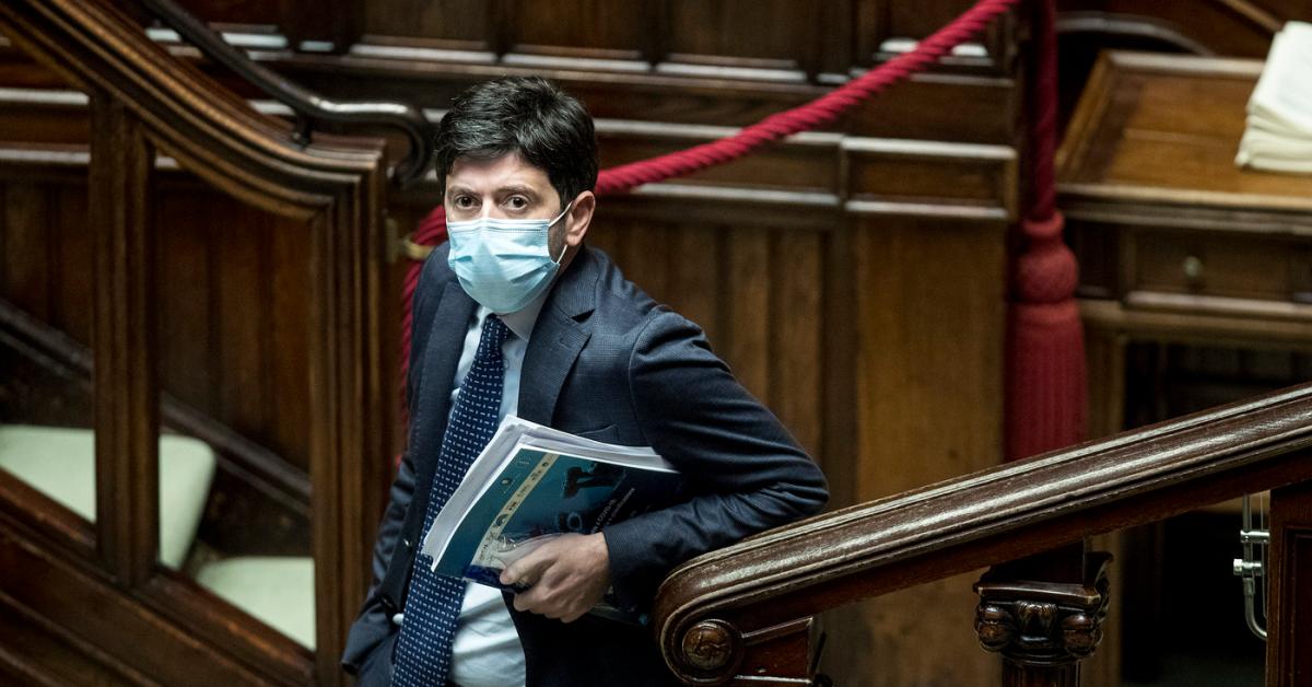 Vaccino Covid, Cts sconfessa Speranza: "Non adottò piano pandemico del 2006 e non coinvolse esperti scientifici, milioni di morti evitabili"