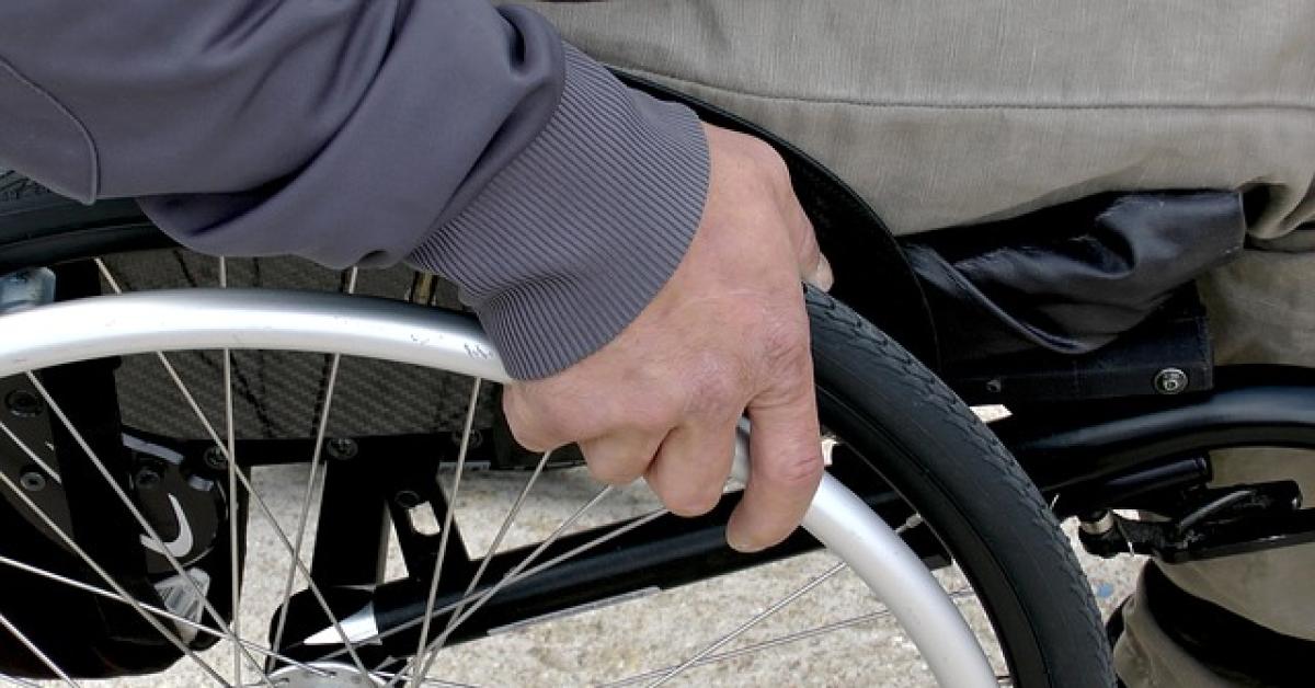 Grosseto, 42enne tetraplegico investito da un auto: multato per 42€ dalla polizia perché "non era sul marciapiede", lui: "Assurdo" Grosseto, 42enne tetraplegico investito da un auto: multato per 42€ dalla polizia perché "non era sul marciapiede", lui: "Assurdo"