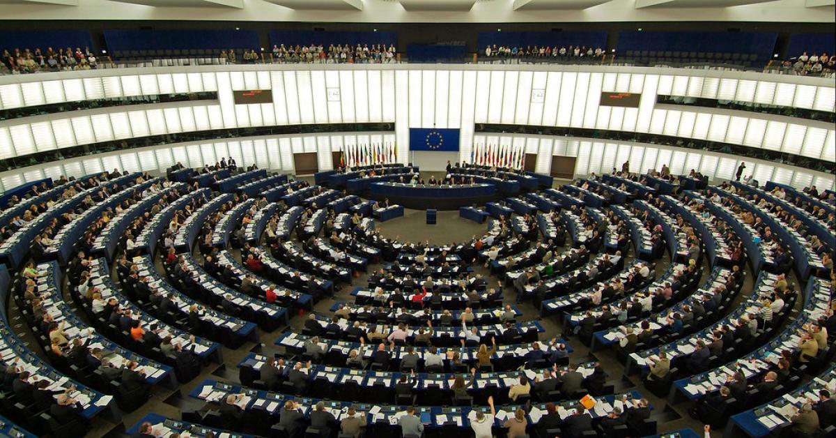 Sanzioni Ue a Russia, 19esimo pacchetto di misure restrittive riguarderà energia, gas, banche, criptovalute: cos