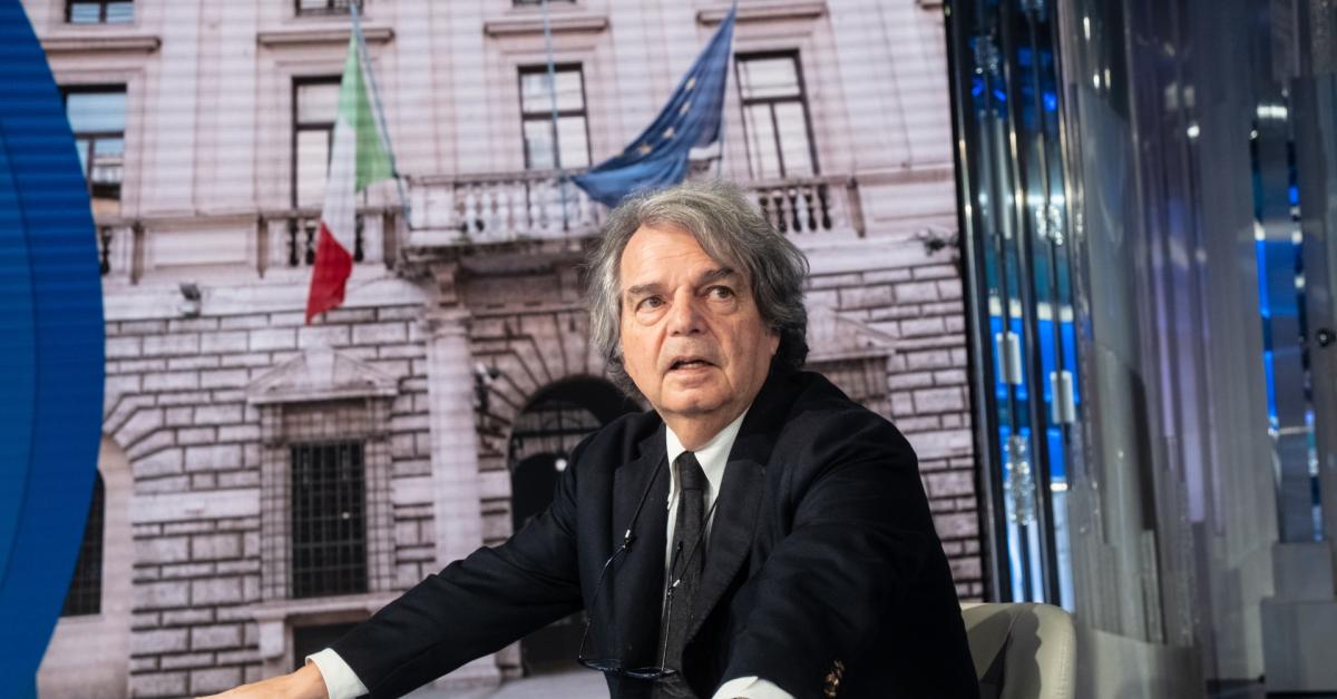 Cnel, Brunetta alza lo stipendio a sé e a altri membri organo da €240mila a €310mila e poi fa dietrofront, Meloni: "Aumento inopportuno"