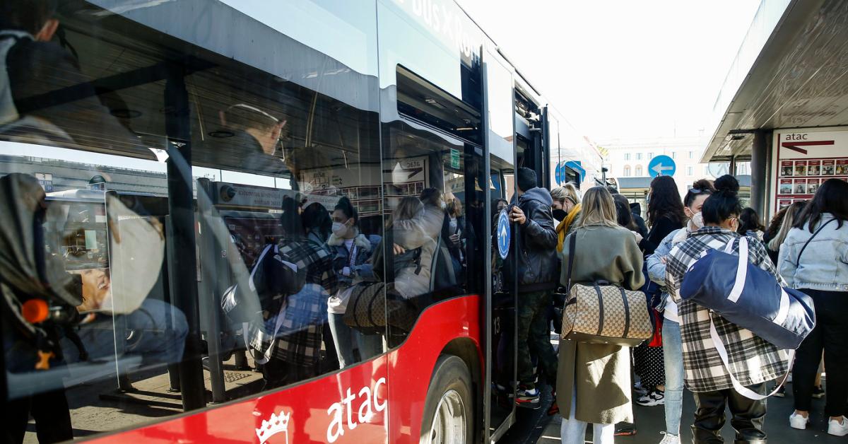 Sciopero trasporti Roma, mobilitazione di 24 ore della rete Atac, a rischio bus, metro e tram, regolari le linee gestite da Cotral e Trenitalia