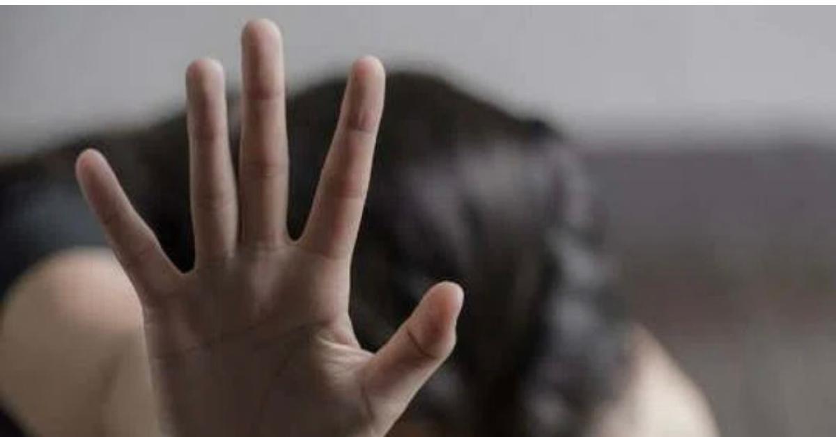 12enne stuprata e filmata a Sulmona, i video diffusi su WhatsApp, indagati due cugini di 14 e 18 anni, “abusi già a 10 anni” 12enne stuprata e filmata a Sulmona, i video diffusi su WhatsApp, indagati due cugini di 14 e 18 anni, “abusi già a 10 anni”