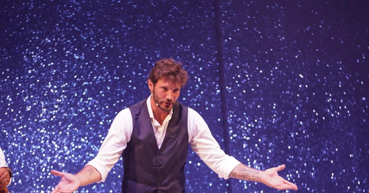  stasera tutto 232 possibile ospiti di de martino anticipazioni e giochi della quarta puntata dedicata al tema step in fiore 