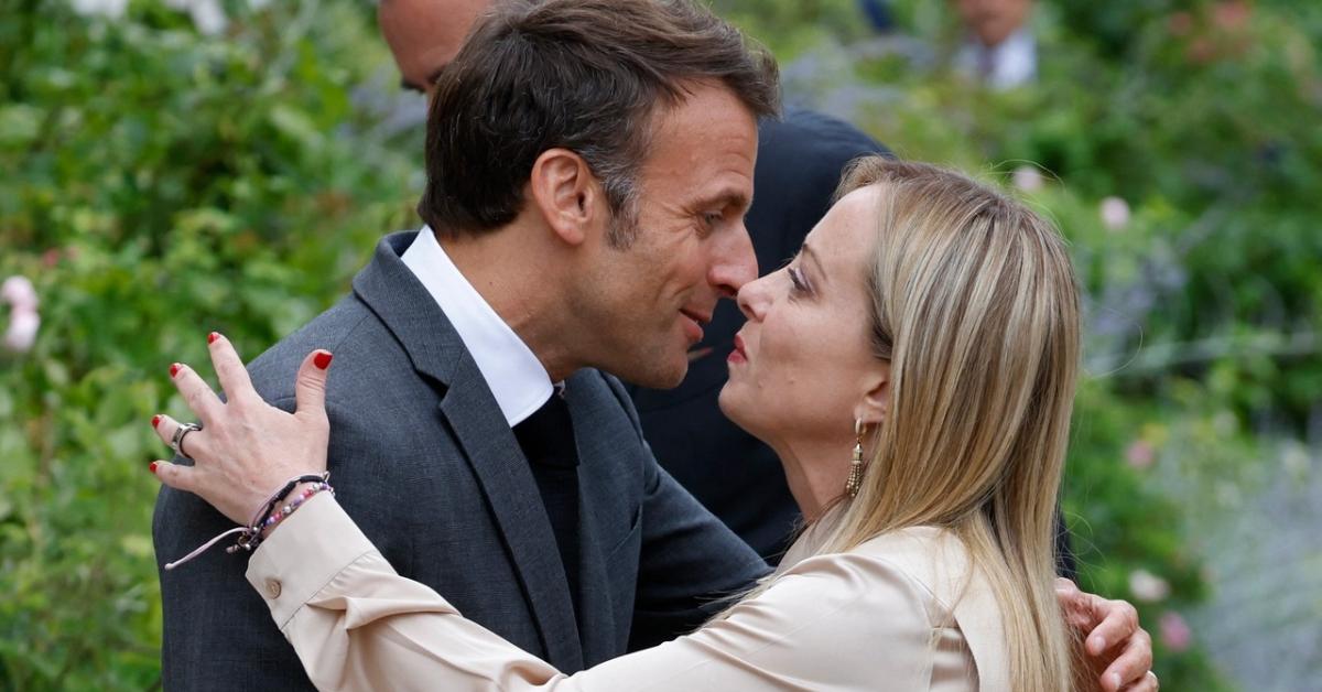 Ue, la Francia sommersa da crisi economico politica ma l Ue, la Francia sommersa da crisi economico politica ma l