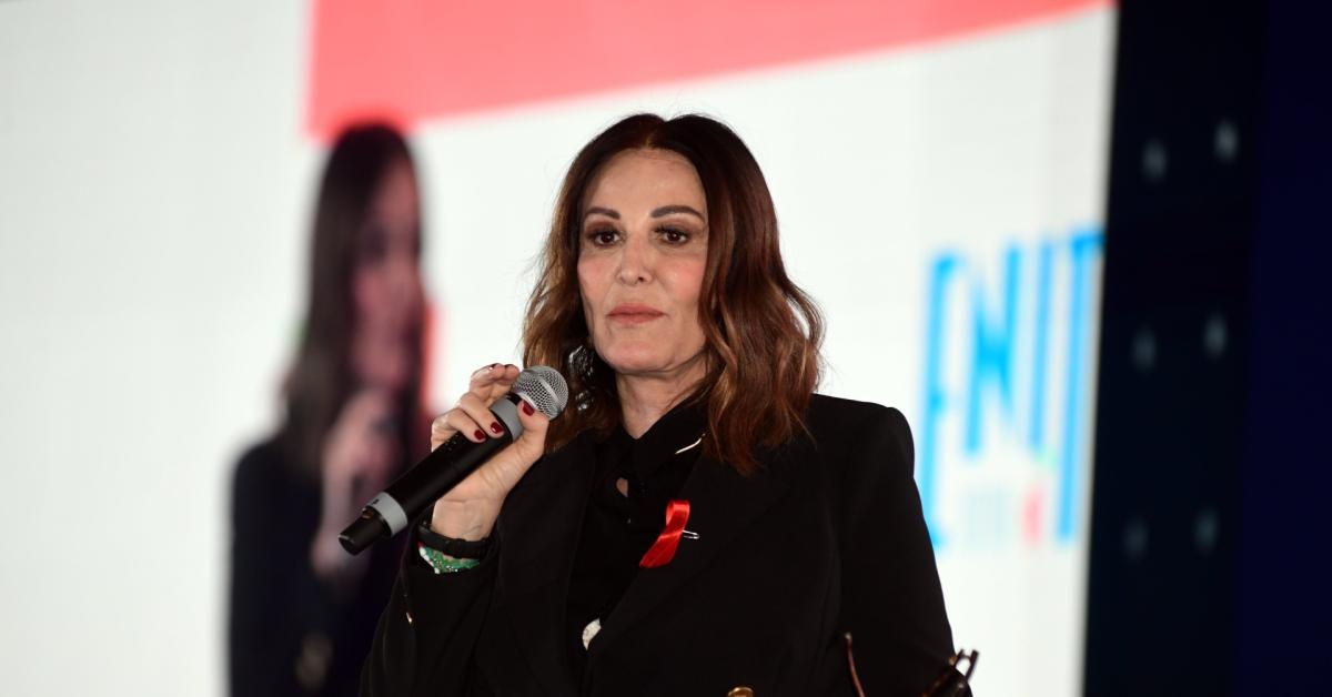 Daniela Santanchè minacciata sui social, utente su Facebook: “Sparatele con un fucile per farla dimettere”, Ministra: “Avanti per la mia strada”