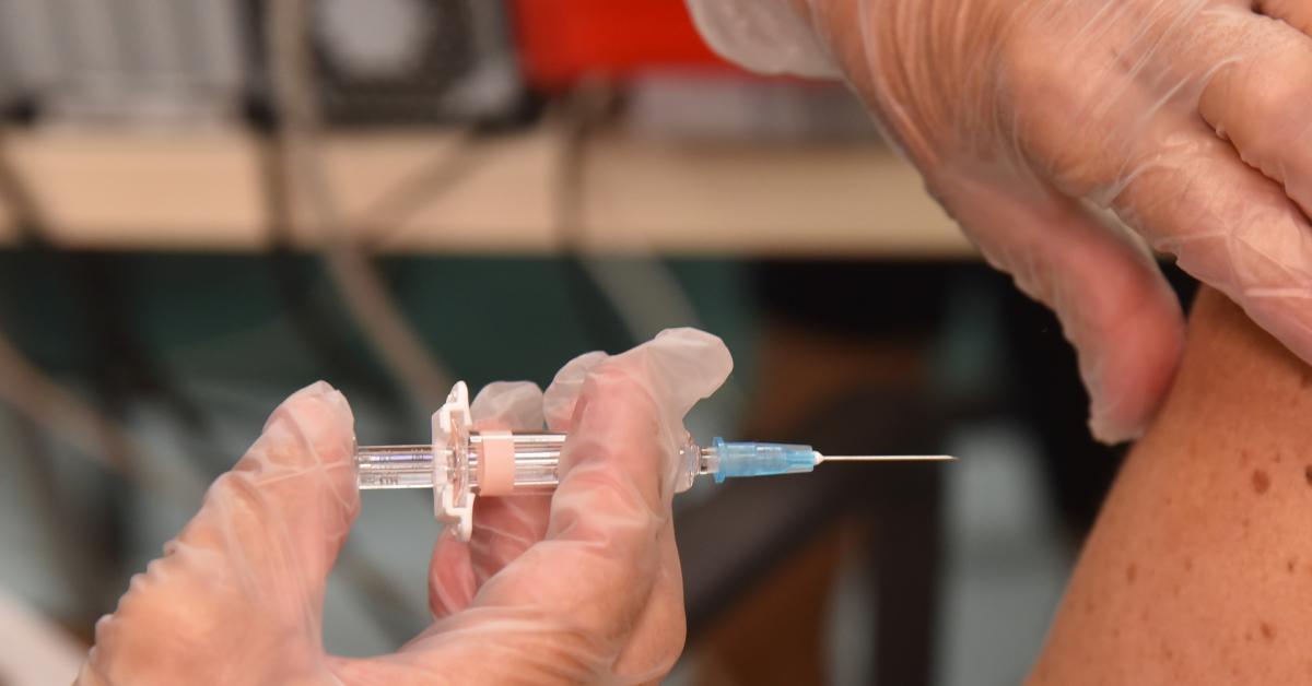 Vaccini, comitato Cdc rimuove raccomandazione per siero anti epatite B ai neonati: "Possibili effetti critici sullo sviluppo del cervello" Vaccini, comitato Cdc rimuove raccomandazione per siero anti epatite B ai neonati: "Possibili effetti critici sullo sviluppo del cervello"