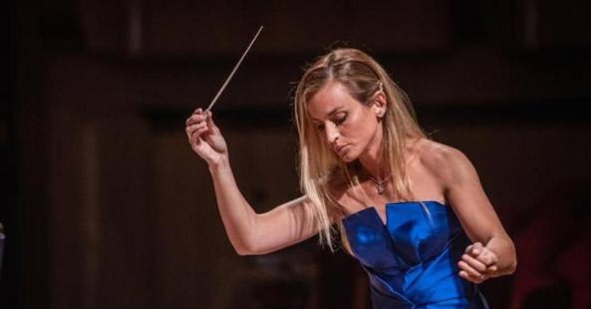 Beatrice Venezi, l’attacco del direttore d’orchestra Luisi: “Inadatta, gesticola in modo rudimentale”, avv Bongiorno: “Stop a campagna d’odio”