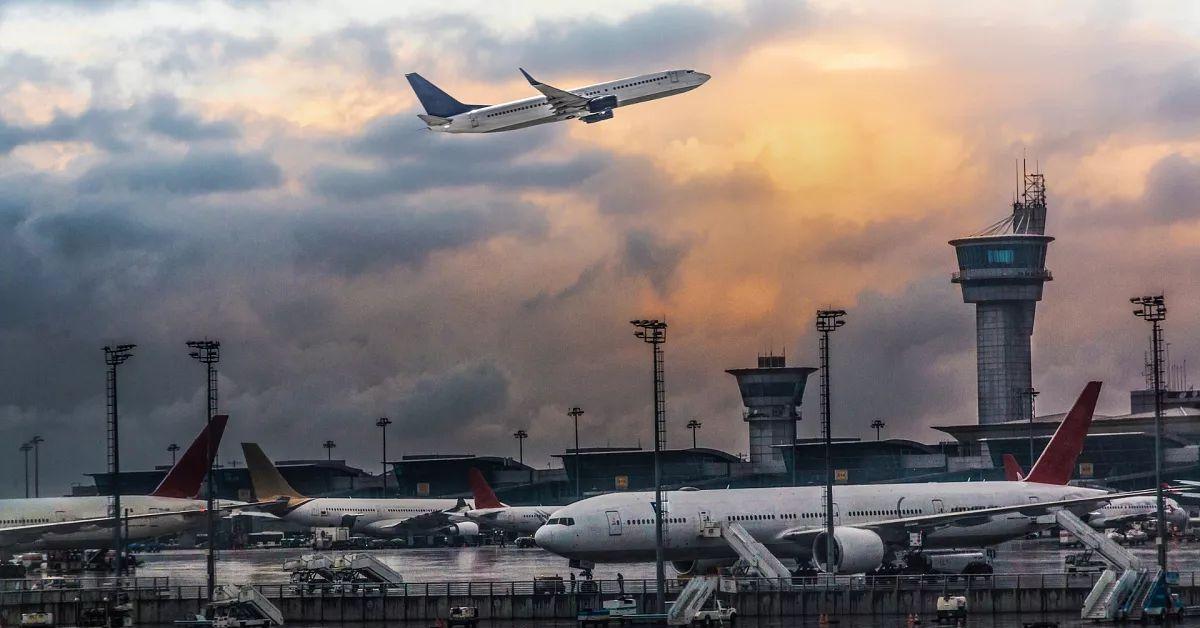 Shutdwon usa, traffico aereo ridotto del 10% in 40 aeroporti, cancellati circa 1800 voli al giorno, coinvolto anche il JFK di New York