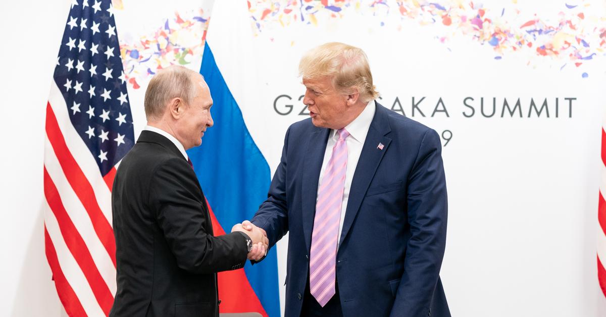 Ecco cosa c’è dietro il diktat di Trump ai paesi Nato sul petrolio russo: l’accordo Exxon Rosnef, solo gli Usa possono acquistare e rivendere idrocarburi di Mosca Ecco cosa c’è dietro il diktat di Trump ai paesi Nato sul petrolio russo: l’accordo Exxon Rosnef, solo gli Usa possono acquistare e rivendere idrocarburi di Mosca