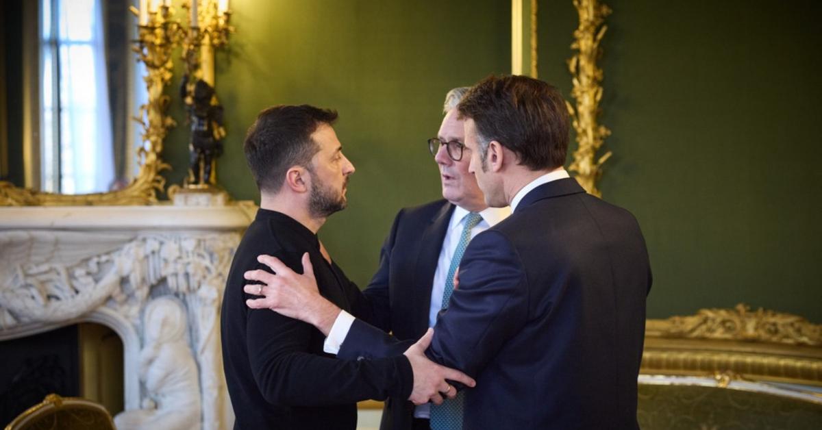 Oggi a Londra vertice dei “volenterosi” con Zelensky, Starmer e Macron insistono contro Russia: sul tavolo sblocco armi a lungo raggio a Kiev Oggi a Londra vertice dei “volenterosi” con Zelensky, Starmer e Macron insistono contro Russia: sul tavolo sblocco armi a lungo raggio a Kiev