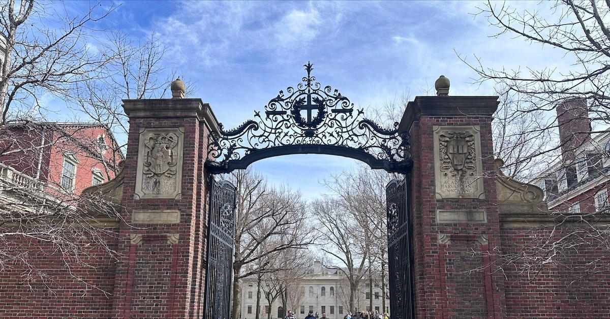 Usa, giudice federale di Boston dichiara illegale il blocco di 2,2mld di fondi pubblici ad Harvard voluto da Trump: "violato I Emendamento" Usa, giudice federale di Boston dichiara illegale il blocco di 2,2mld di fondi pubblici ad Harvard voluto da Trump: "violato I Emendamento"