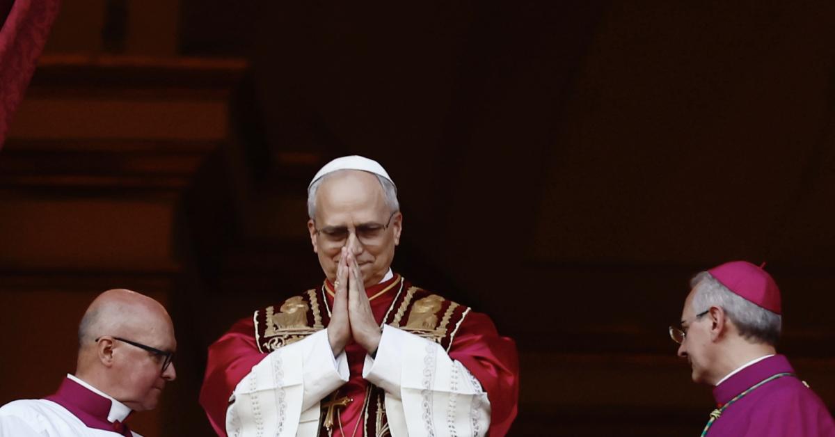 Gaza, Papa Leone XIV si discosta da Bergoglio: "Genocidio? Non mi esprimo", e su persone Lgbtq+ assicura: "Dottrina della Chiesa non cambia"