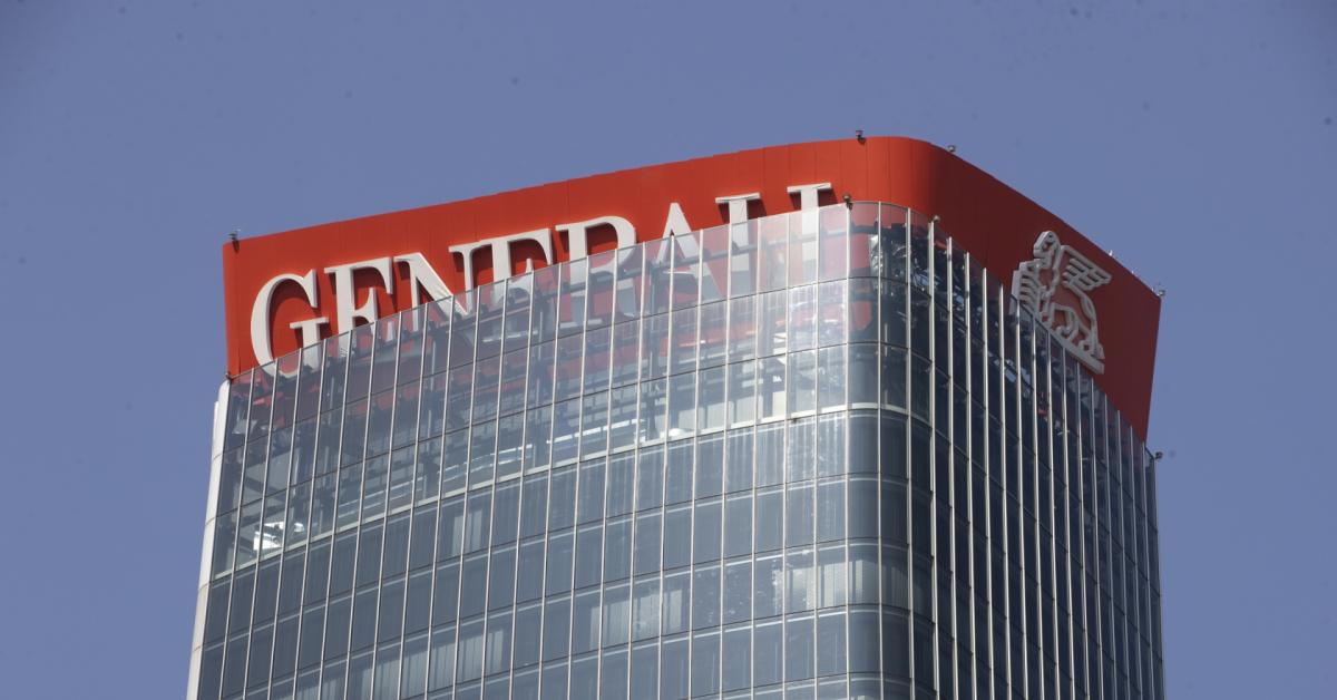 Crollo insegna torre Generali Milano, 10 gli indagati per "crollo colposo" tra cui progettisti, tecnici e rappresentanti di società appaltatrici