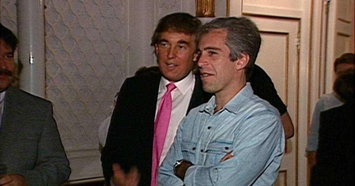 File Epstein, Trump firma la legge per la divulgazione dei documenti: "Una bufala, si ritorcerà contro i democratici come le altre"