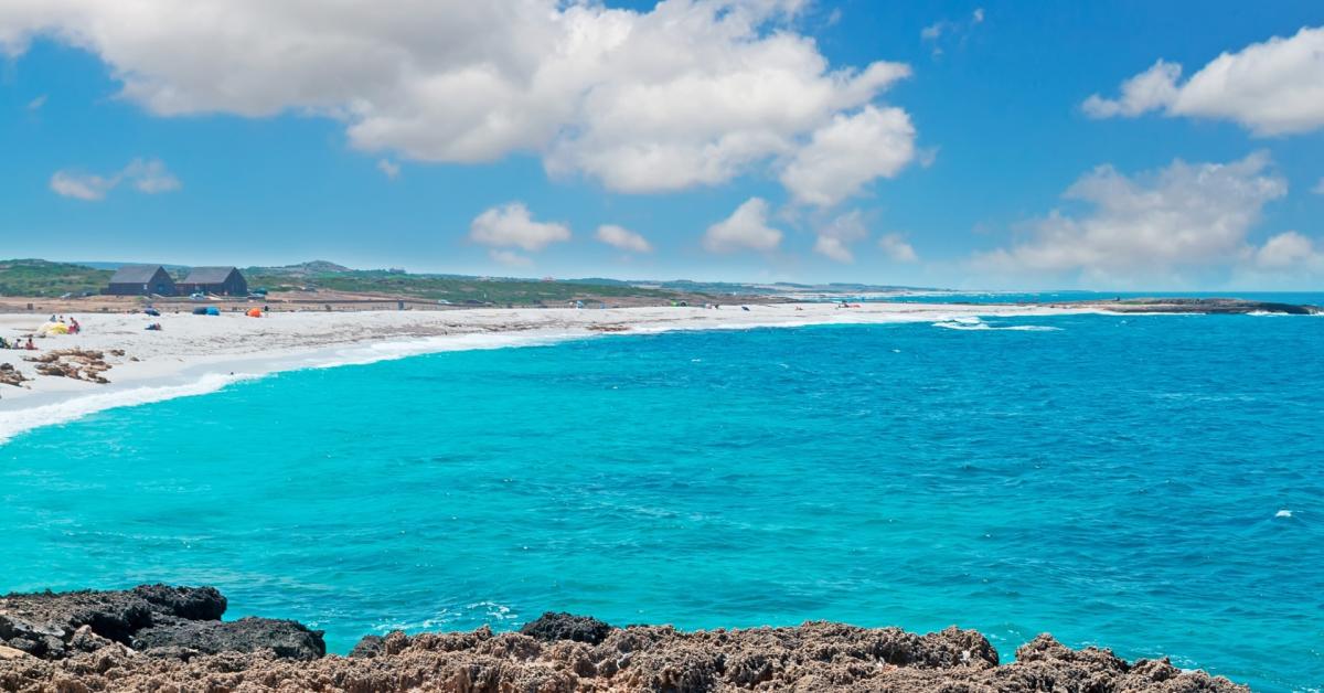 sardegna nella spiaggia di is arenas nudisti e sesso selvaggio con le proteste dei residenti