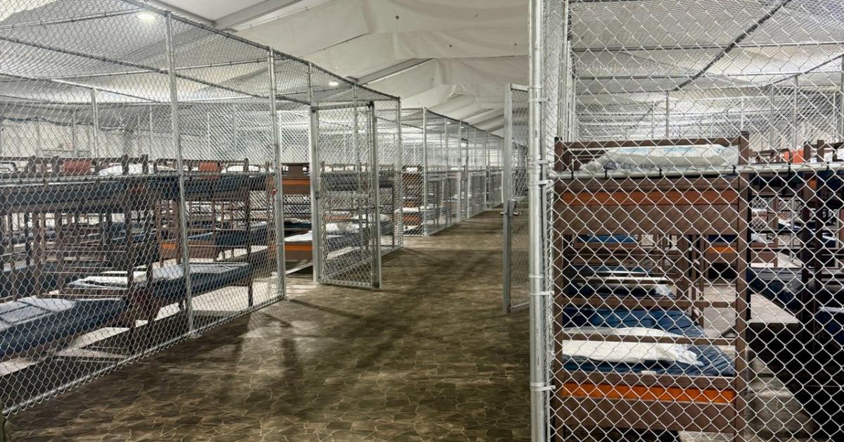 usa chiude il centro detentivo alligator alcatraz era stato dichiarato inidoneo per i detenuti e illegale per violazione di leggi ambientali