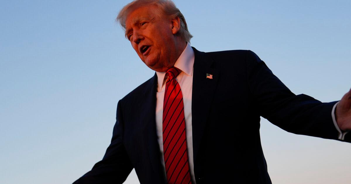 Trump avverte: "Per Ue dazi al 35% se non investe i 600mld $ promessi, imporrò tariffe fino al 250% su tutti i farmaci importati in Usa"