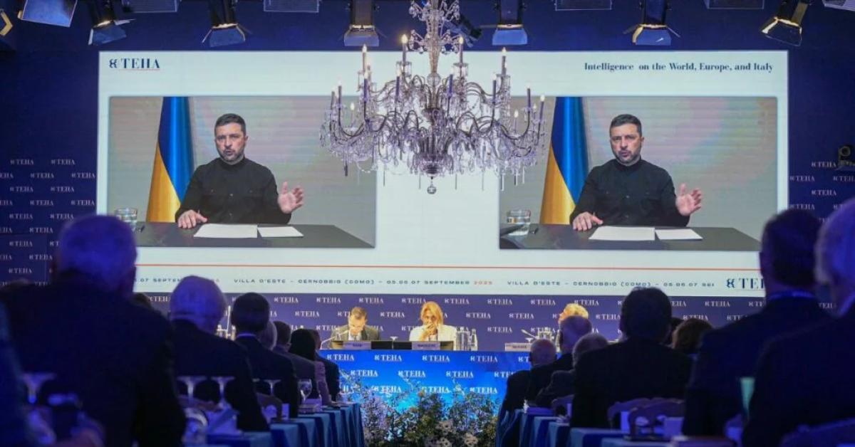 A Cernobbio va in scena l’ennesima rappresentazione pro Zelensky: la presenza del leader ucraino a cosa è servita? Ipocrisia assoluta