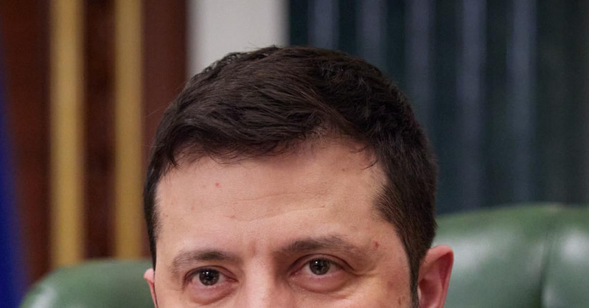 il guitto zelensky al forum di cernobbio senza controparte russa e senza fare cenno a gaza il trionfo della propaganda