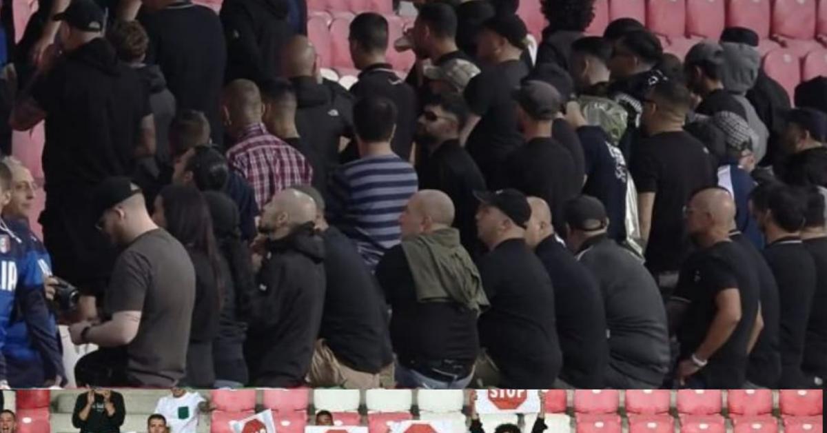 Italia vs Israele, tifosi azzurri si girano di spalle durante inno avversario, poi mostrano i cartelli "stop al genocidio" nello stadio quasi vuoto VIDEO Italia vs Israele, tifosi azzurri si girano di spalle durante inno avversario, poi mostrano i cartelli "stop al genocidio" nello stadio quasi vuoto VIDEO