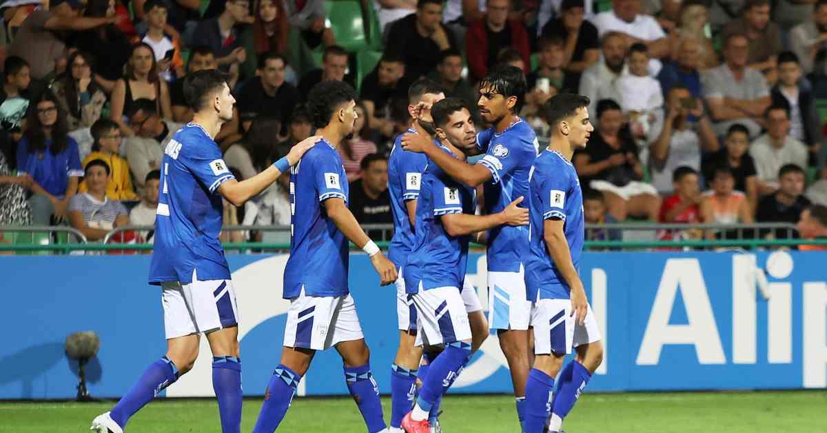 Israele Italia, israeliani con lutto al braccio dopo attentato a Gerusalemme, ok da Uefa, i commenti: "Nessuna fascia per i 70mila morti a Gaza?" Israele Italia, israeliani con lutto al braccio dopo attentato a Gerusalemme, ok da Uefa, i commenti: "Nessuna fascia per i 70mila morti a Gaza?"